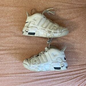 Unisex white Nike air sneakers
